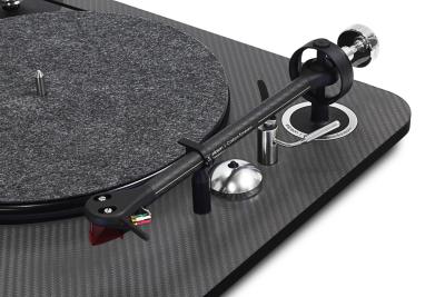 Alpha e Omega disponibili anche in versione Carbon