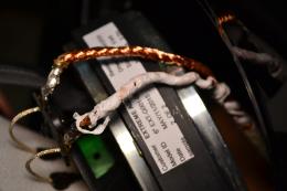 Un particolare dei preziosi cavi di collegamento della White Gold.  